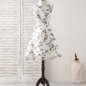 Elegant Round Neck Tulle Short Prom Bridesmaid Dress - Perfect for Special Occasions