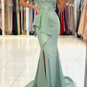 Elegant Short Sleeve Lace Mermaid Prom Dress with Slit - Perfect for Special Occasions