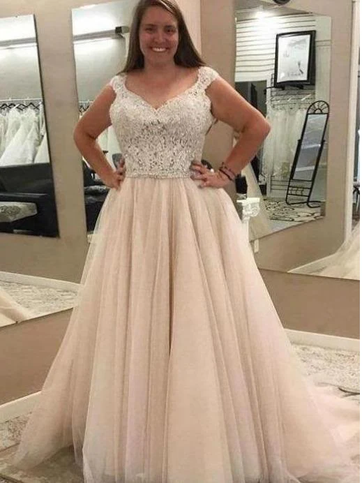 Bröllopsklänning med lockärmar i plusstorlek med delikat spetspärlstopp - Bild 2