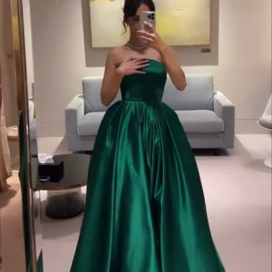 Grön Axelbandslös Satin A-linjeformad Balklänning Kvällsfestklänning