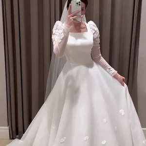 Elegant Vit A-linje Långärmad Tyll Bröllopsklänning Golvlång