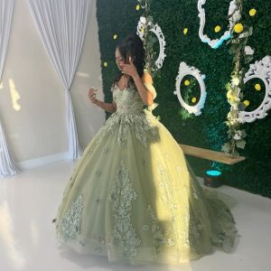 Grön Off-Shoulder Quinceanera Sweet 16 Prinsessbalklänning