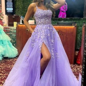 Glänsande lila spets lång balklänning med hög slits