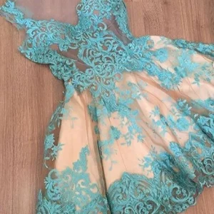 Elegant Lace V-Neck Sleeveless Cocktail Dress: Perfect for Homecoming and Parties