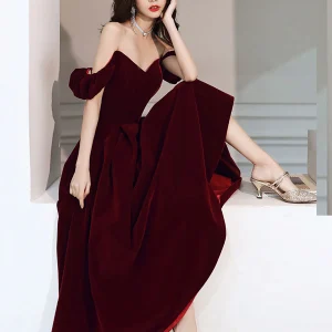 Elegant Burgundy Velvet Tea-Length A-Line Evening Prom Dress