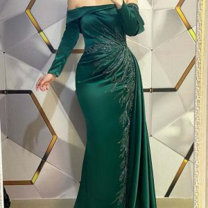 Elegant Off-Shoulder Dark Green Pleated Mermaid Prom Gown for Formal Events