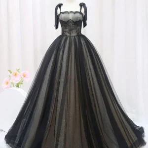 Svarta breda remmar Balklänning Balklänning Sweet 16 Dress