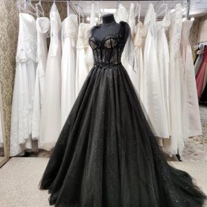 Elegant Black Wedding Dress with Beaded Lace Appliques - Stunning Bridal Gown