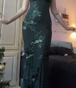 V Neck Green Prom Dresses Evening Gowns with Sequin Details
