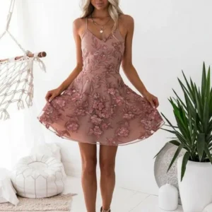 Elegant Pink Floral Appliqué Mini Homecoming Dress with Spaghetti Straps and Lace