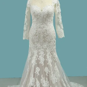 Elegant Bateau Neck Long Sleeve Mermaid Wedding Dress with Exquisite Lace Appliques