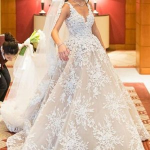 Elegant Spaghetti Straps Sweetheart A-Line Wedding Dress with Floral Lace Tulle