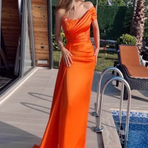 Elegant Orange One-Shoulder Mermaid Prom Dress with Beaded Ruffles and Split