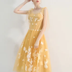 Illusion Gul kalvlängd Saga Hemkomstklänning Balklänning