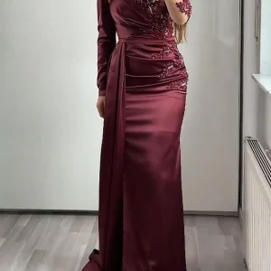 Elegant V-Neck Long Sleeve Mermaid Prom Dress with Delicate Lace Appliques