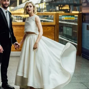 Nyankomst Prisvärd Modest Bateau Neck Tvådelad Hög Låg Brudklänning Separerar Bröllopsklänning 20101606