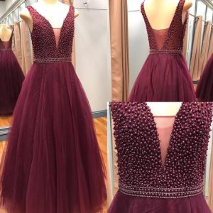 Snygg Burgundy Plunge V-ringad Tulle Puffy balklänning