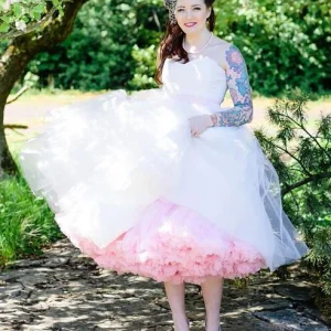 Axelbandslös 1950-tals vintage kort landbröllopsklänning