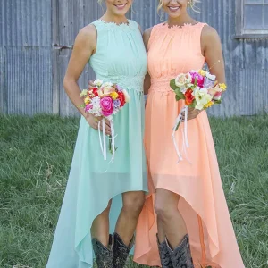 Country Rustik Hi Low Brudtärnklänningar med Cowboystövlar