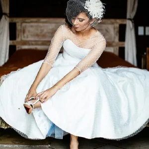 Lantlig 1950-tal kort bröllopsklänning te Längd prickar helcirkel brudklänning