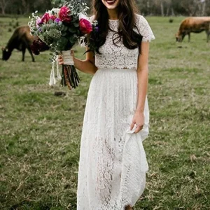 Lantlig spets flytande tvådelad bröllopsklänning, brudklänning