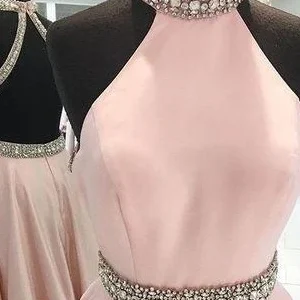 Dammiga rosa pärlor Halter Neck Balklänning Satin Backless Prom Dress