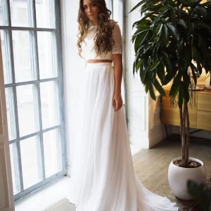 Elegant bröllopskjol och topp i chiffong med korta ärmar