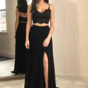 Spetstopp Tvådelad svart balklänning med slits | Aftonklänningar med slitsar