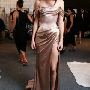 Long Off The Shoulder Tight Gold Balklänning med sidoslits