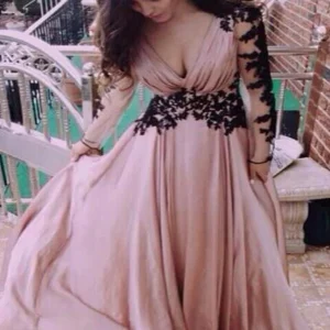 Långärmad Balklänning Blush Pink Balklänning med ärmar Bröllopsgästklänning MA023