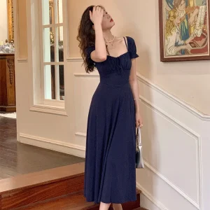 Marinblå fyrkantig sommarklänning med korta ärmar