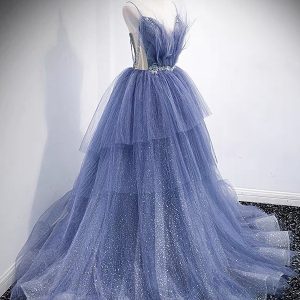 Prinsessbalklänning Dammig blå balklänning i nivåer
