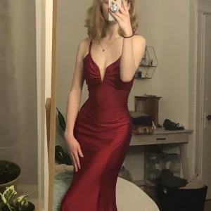 Stunning Burgundy Mermaid Long Prom Evening Dress