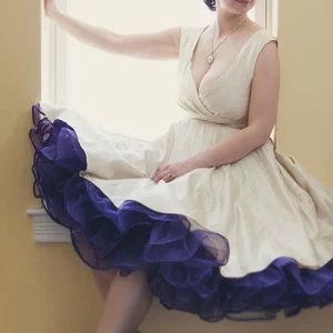 Retro Elegant Plunge Cross V-ringad A-linje te Längd Bröllopsklänning