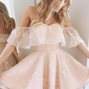 Kort pärlorosa off-shoulder spets hemkomstklänning 8:e klass examensdansklänning