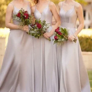 Silvergrå Country V-ringad satin brudtärnaklänningar