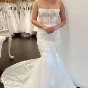 Snygg spets sjöjungfru se trots bröllopsklänning