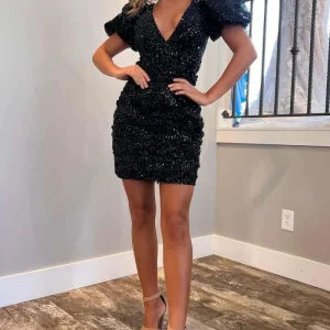 Tight Fit Svarta paljetter Buble Sleeves Hemkomstklänning Black Girl Slays
