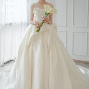 Axelbandslös Princess Sidenbollklänning Bröllopsklänning