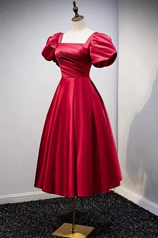 Vintageinspirerad röd kort brudtärnklänning med ärmar - Bild 2