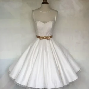 Illusion neck 50-tal stil prickiga te bröllopsklänning med satin bindning