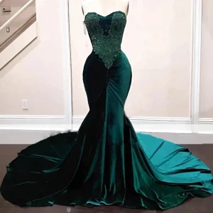 Stunning Emerald Green Sequin Mermaid Gown: Sleeveless V-Neck Evening Dress