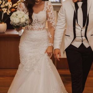 Elegant A-Line Bateau Wedding Dress Floor-Length Tulle with Appliques Lace