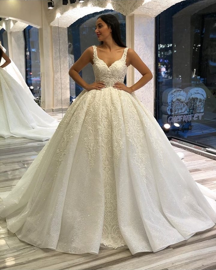 Elegant Sweetheart Spaghetti Strap Backless Ball Gown Wedding Dress with Lace Appliques - Bild 3
