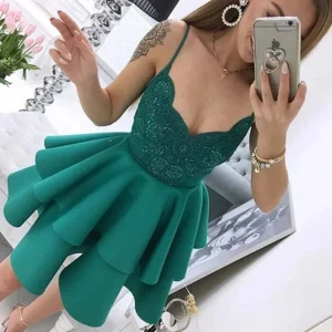 Elegant Green Lace Short Prom Dress with Spaghetti Straps for Homecoming & Graduation