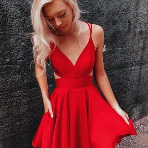 Chic Red V-Neck Short Prom Dress with Corset Back for Homecoming & Evenings