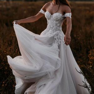 Elegant Off-Shoulder A-Line Tulle Wedding Dress with Delicate Lace Appliques
