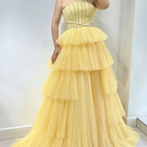 Daffodil Dreamy Strapless Tulle Prom Dress: Elegant Layered Sleeveless Gown