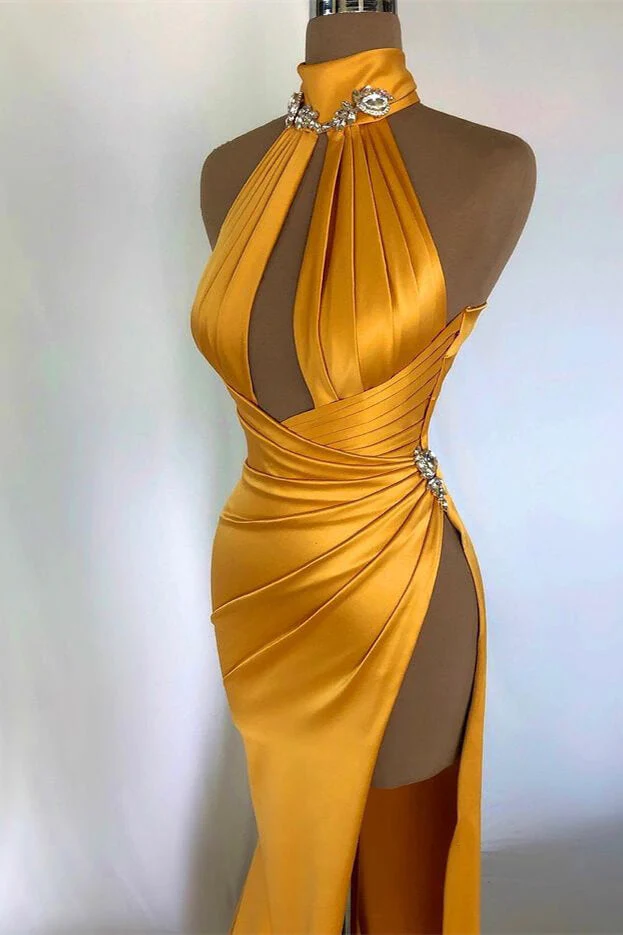 Elegant Champagne Gold Evening Dress with Off-Shoulder High Neck and Pleated Slit - Bild 2