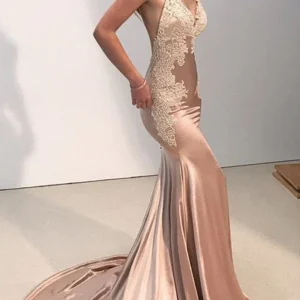 Elegant V-Neck Mermaid Prom Dress: Backless Gown with Exquisite Appliques